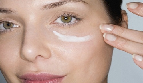 Phương tiện chăm sóc vùng da quanh mắt sau 30, 40 tuổi. Đánh giá các sản phẩm mỹ phẩm tốt nhất và công thức dân gian