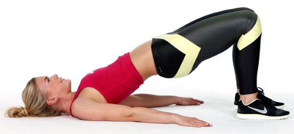 Exercicis per aprimar cames i malucs en una setmana per a dones amb peses, peses, amb goma, fitball