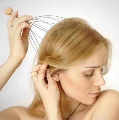 يتساقط الشعر الدهني عند الجذور وعلى طول الطول ، الجاف في الأطراف.الأسباب والعلاج: الشامبو ، الأقنعة ، الزيوت ، المسكنات