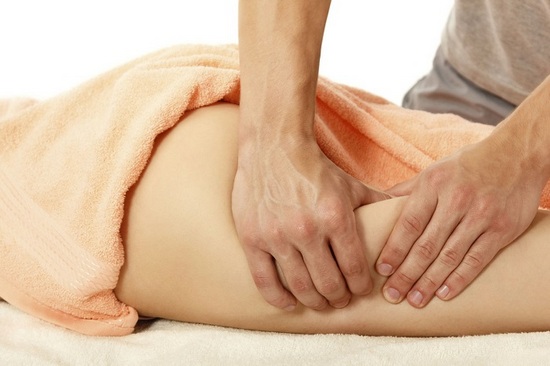 Kako sebi napraviti anticelulitnu masažu kod kuće vakuumskim limenkama, medom, trbuhom