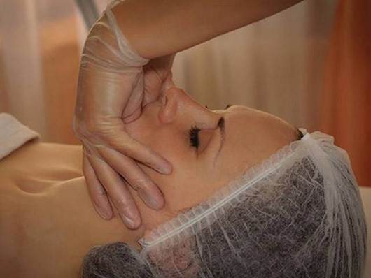 Bukálna masáž tváre si svojpomocne urobíte doma. Cvičenie, technika prevedenia krok za krokom s fotografiou