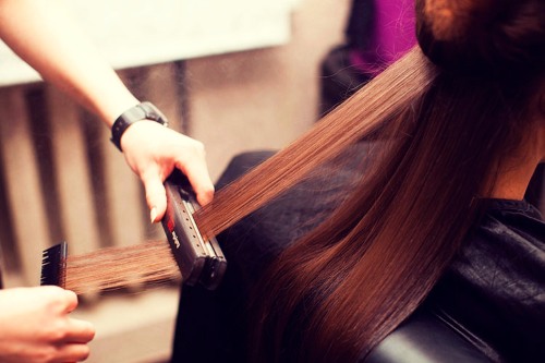 Pemulihan rambut keratin: apa itu, kebaikan dan keburukan, kesan, cara melakukannya di rumah