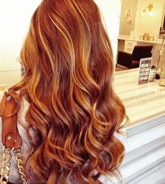Ressalt en cabells rossos amb fils foscos: revers, color, californià. Instruccions pas a pas amb fotografia
