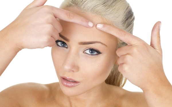 Causes d’acne al front en dones, quin òrgan no està en ordre? Com desfer-se de casa, tractament