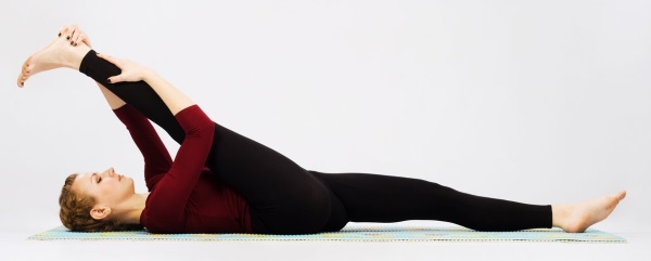Stretching für Anfänger zu Hause vor, nach dem Training, für den Rücken, spaltet den ganzen Körper