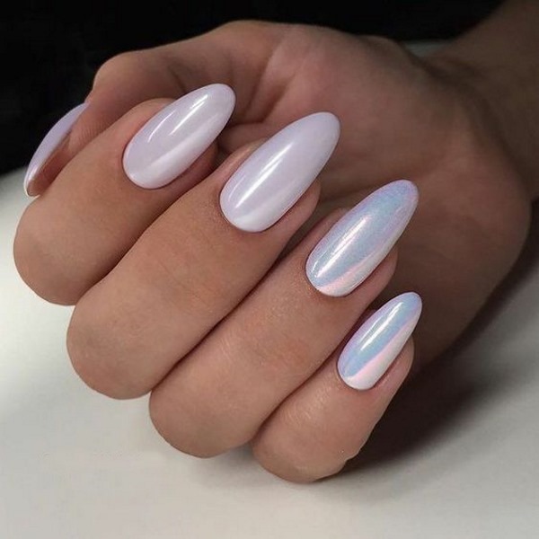 Witte manicure. Foto, nieuw ontwerp 2020 voor korte en lange nagels met wrijving, stenen, glitters, zilver, goud, Frans met een patroon, strass steentjes