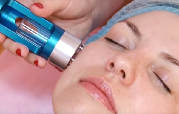 Ikke-injeksjon maskinvare ansikts mesoterapi. Hva er denne prosedyren, fordeler, effektivitet, pris