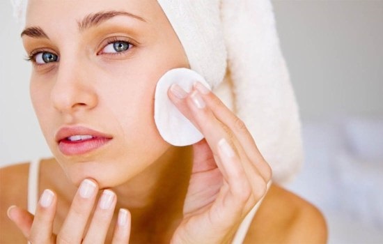 Glycerin in der Kosmetik für die Gesichtshaut. Vorteile und Anwendung mit Vitamin E und A bei Falten. Rezepte für Masken und Cremes