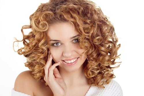 Capelli permanentati: ricci larghi per capelli medi.Istruzioni passo passo, foto. Come acconciare e ripristinare i capelli