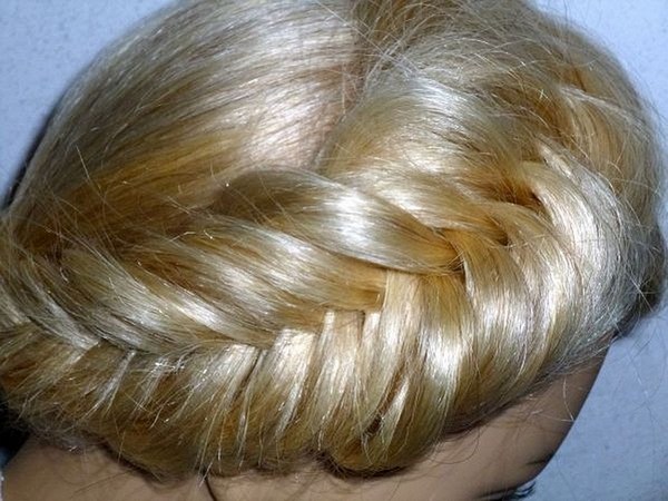 Lindos penteados para cabelos curtos 2020. Tendências da moda, como fazê-lo rápida e facilmente com as próprias mãos