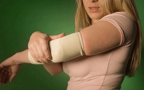 Armbågar grova och mörka. Orsaker, tecken på sjukdomen, hudbehandling hos vuxna och barn