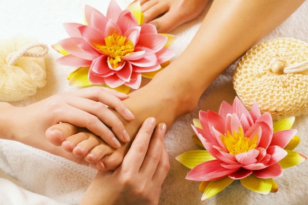 Tecnica di massaggio ai piedi: regole e video lezioni. Imparare per immagini con spiegazioni: tailandese, cinese, spot