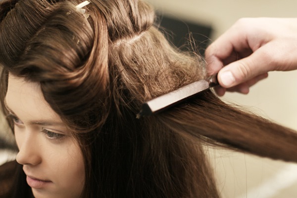 Penteados volumosos para cabelos médios: com franja, para cabelos finos, para todos os dias. Como fazer passo a passo com suas próprias mãos