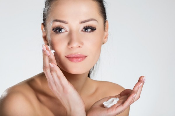 Евелин крема за лице и тело са хијалуронском киселином. Упутства за употребу, прегледи