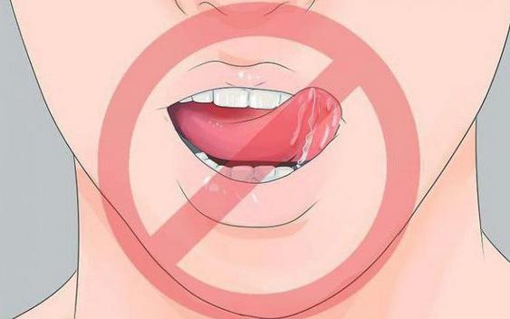 As razões pelas quais os lábios ficam secos nas mulheres, nos homens. Como tratar resfriados, SARS, menopausa, diabetes, oncologia durante a gravidez