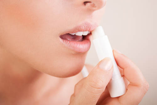 Priežastys, kodėl lūpos džiūsta moterims, vyrams. Kaip gydyti peršalimą, SARS, menopauzę, diabetą, onkologiją nėštumo metu