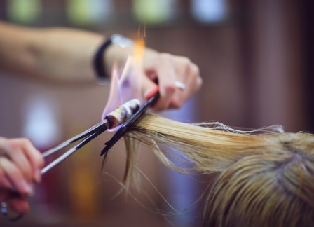 Sản phẩm làm thẳng tóc mà không cần ủi: mỹ phẩm và dân gian, phương pháp điều trị tại tiệm và phương pháp tại nhà