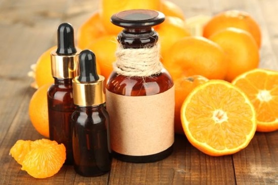 زيت البرتقال. تطبيق على الشعر والأظافر وجلد الوجه والسيلوليت وعلامات التمدد على الجسم. كيف تصنع الزبدة في المنزل