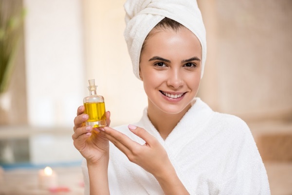 Castor oil para sa mukha: para sa mga wrinkles, age spot, acne. Application para sa pagbabalat, tuyo at may langis na balat, demodicosis, sa panahon ng pagbubuntis