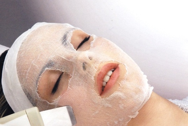 Ricinusolie voor gezicht: voor rimpels, ouderdomsvlekken, acne. Toepassing voor peeling, droge en vette huid, demodicose, tijdens de zwangerschap