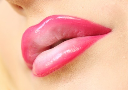 Трајна шминка за усне: са сенчењем, ефекат повећања, 3д, омбре, у техници акварела, сомотне усне. Пре и после фотографија