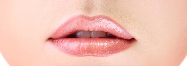 Rias bibir kekal: dengan warna, kesan pembesaran, 3d, ombre, dalam teknik cat air, bibir baldu. Foto sebelum dan selepas