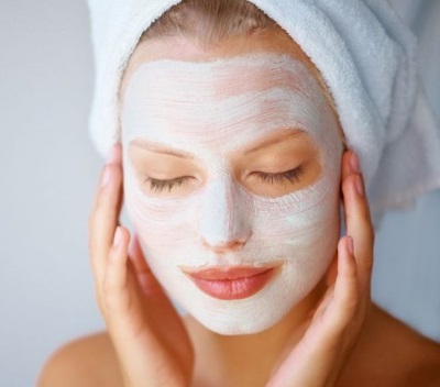 Stärke Gesichtsmaske mit Botox-Effekt, Anti-Falten, für trockene Haut, mit Kefir, Banane, Soda, Salz, Olivenöl. Rezepte