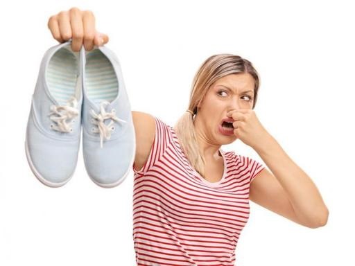 วิธีกำจัดกลิ่นเท้าอย่างมีประสิทธิภาพ วิธีแก้ไขที่ดีที่สุดในร้านขายยาสาเหตุและการรักษาอาการเหงื่อออก