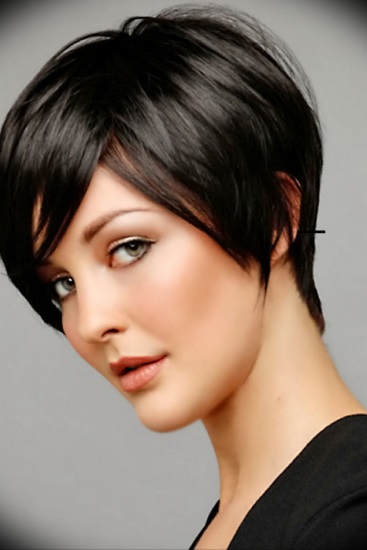 Cortes de cabelo da moda para cabelos curtos para mulheres. Tendências 2020 outono-inverno, novos itens para diferentes idades e tipos de rosto