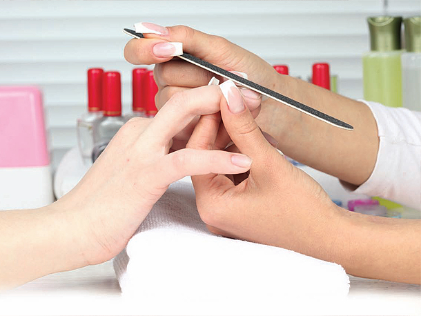 Manicure bermata klasik, kering, shellac, Eropah. Apa bezanya dengan perkakasan dan teknologi pelaksanaan