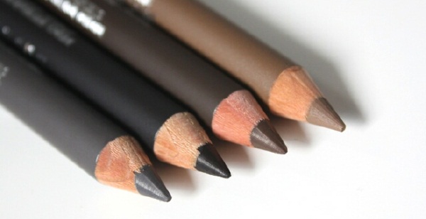 Crayon à sourcils. Guide du débutant: étanche, poudreux, cireux, durable