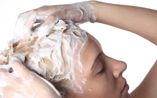 Estensione dei capelli con nastro: pro e contro, recensioni, conseguenze, prezzo. Correzione e cura