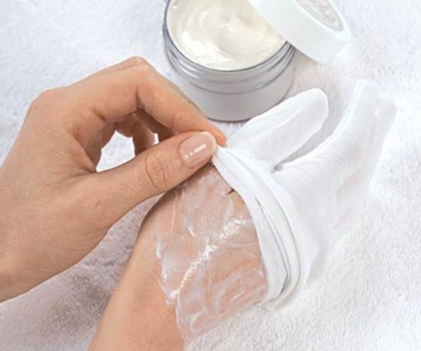 Masques à mains pour peaux sèches et vieillissantes, hydratantes, nourrissantes, anti-âge. Recettes maison efficaces