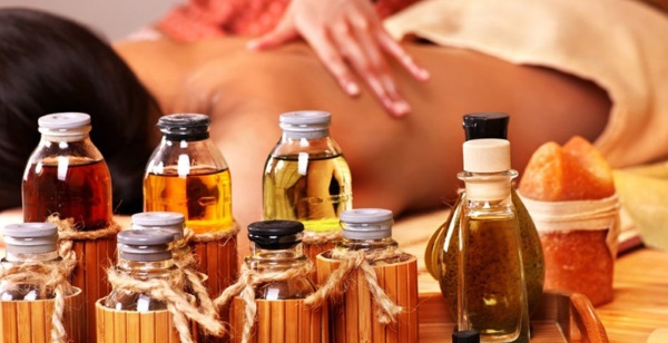 Aceites de masaje y sus propiedades. Básico y esencial para erótico, anticelulítico, cicatrizante, antiedad.
