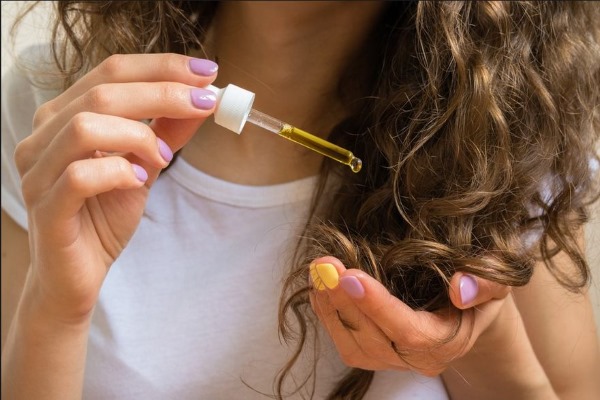 Ringelblumenöl. Eigenschaften und Anwendung für Haare, Gesicht, Wimpern, Nägel. Kosmetisch, hydrophil, essentiell. Was zu kaufen und wie zu kochen