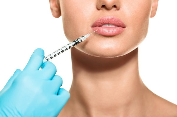 Hur man förstorar läpparna med hyaluronsyra, botox, silikon, lipofilling, cheiloplasty. Foton, priser, recensioner
