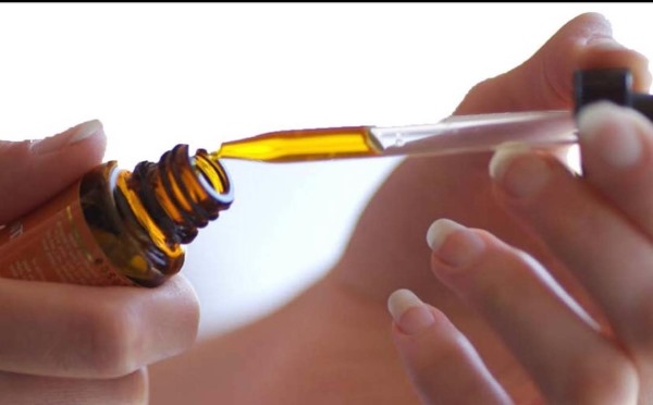 Arganöl. Eigenschaften und Anwendung in der Kosmetik für Haar, Haut, Verschlucken