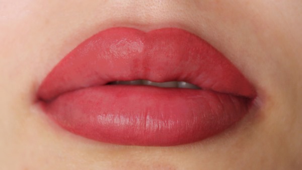 Maquillage permanent des lèvres avec ombrage. Photos avant et après la procédure, prix