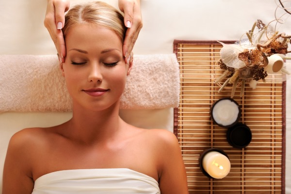 Massage für Frauen 40-50 Jahre manuelle Ganzkörper, Anti-Falten-Gesicht. Typen, Anweisungen, Fotos, Ergebnisse