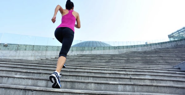 เดินและวิ่งออกกำลังกายเพื่อลดน้ำหนักอัตราการก้าวต่อวันสำหรับผู้หญิงประเภทเทคนิคและผลลัพธ์