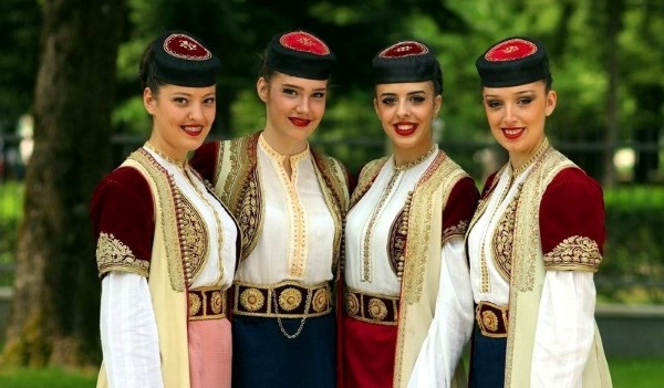 Meisjes met een ongewoon uiterlijk. Foto Slavisch, Arisch, Scandinavisch, Europees, Oosters, Tataars, Aziatisch
