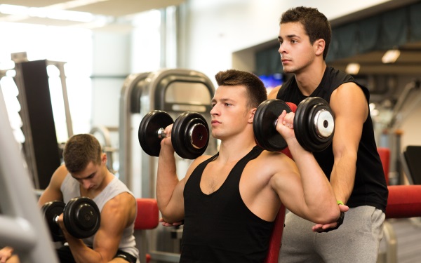 Personal fitness trainer in the gym. How much does it cost, how to choose, why is it needed