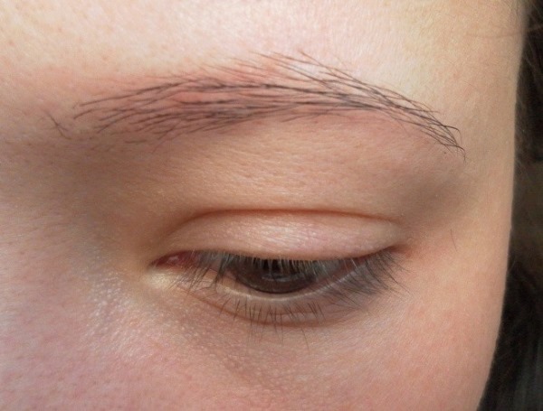 Powdery eyebrow dusting. What is it, how is it done, the price of permanent make-up, microblading, tattooing. Reviews