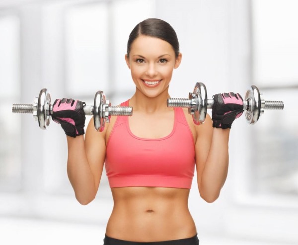 Handhantelübungen für Frauen zur Gewichtsreduktion, damit die Haut nicht hängt. Training zu Hause