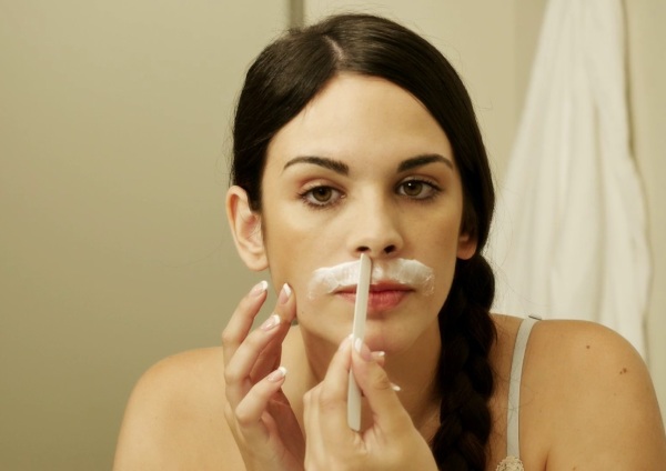 Jak se trvale zbavit chloupků na obličeji. Kosmetologické metody doma