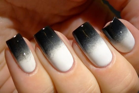 Manicure med sort og hvid lak til korte og lange negle. Fotos, designs