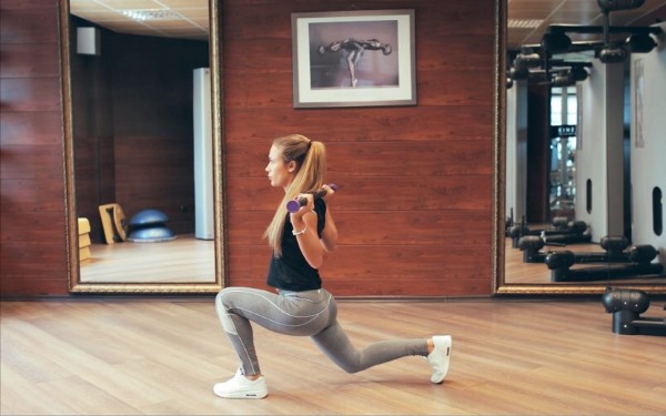 Vježbe s bodybar-om za žene za stražnjicu i bokove, kralježnicu, ruke, leđa. Kako to učiniti