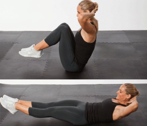 Exercicis bàsics amb peses per a dones a les espatlles, esquena, cames, tots els grups musculars