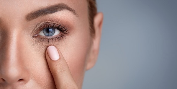 Contusions sota els ulls. Motius per a les dones, com desfer-se del tractament, del qual després de 30 anys