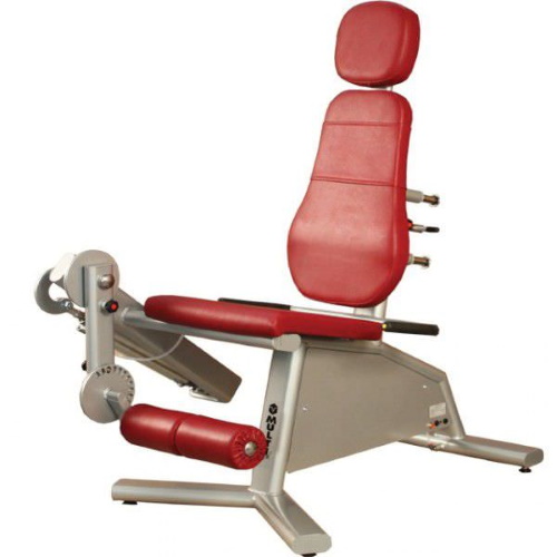 Extensão das pernas no simulador sentado, no quadríceps, deitado. Benefícios, técnica, quais músculos trabalham